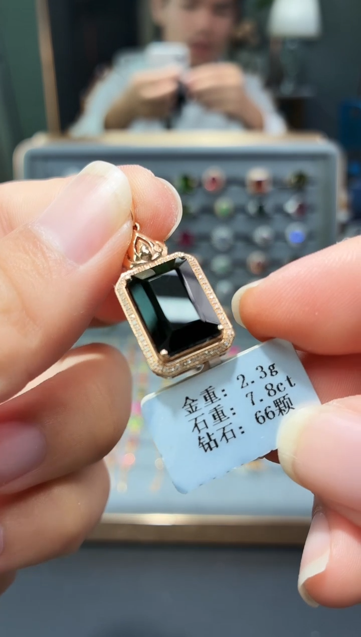 颈饰18K金镶嵌碧玺7.8..