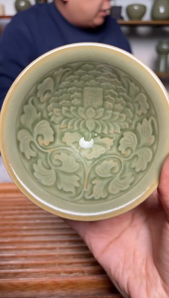 【闪购商品】其他橄榄绿大观斗笠盏 微瑕 落渣