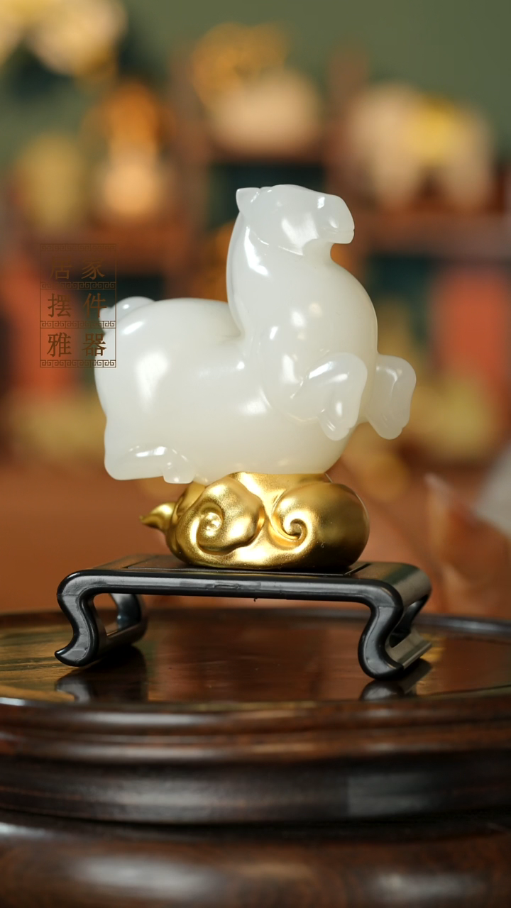 玉《马踏祥云》摆件