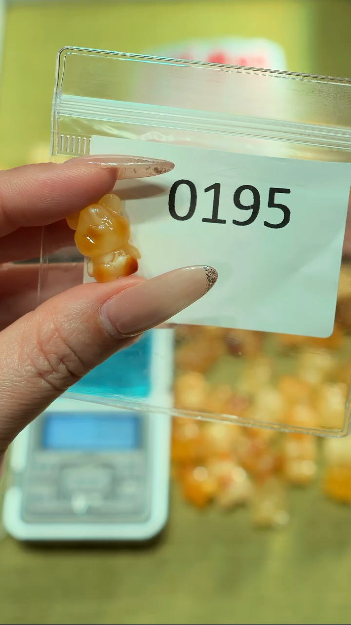 蜜蜡吊坠(不含链)未镶嵌【特价款】保真蜜蜡小熊打孔不退不换-0195