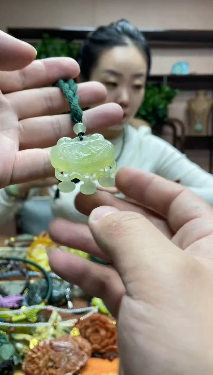 未镶嵌岫玉吊坠·