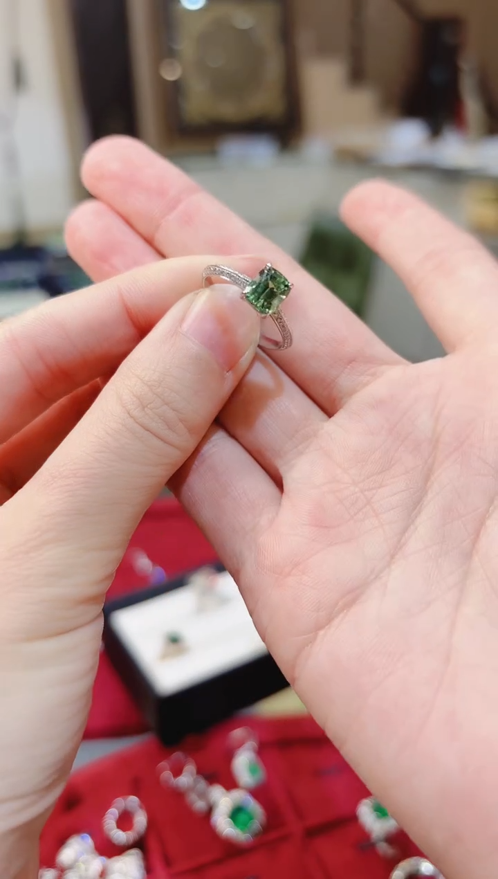 【闪购商品】碧玺戒指18K金镶嵌方糖绿碧玺戒指