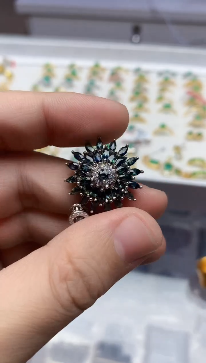 【闪购商品】蓝宝石颈饰银S925镶嵌.........