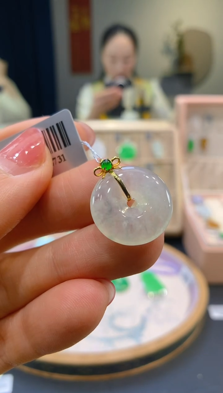 【闪购商品】翡翠吊坠(不含链)18K金镶嵌平安扣