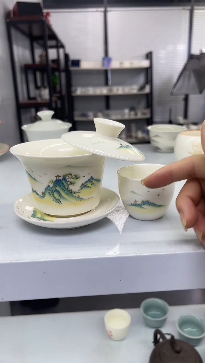 中号马蹄绿山水悬停盖碗+1杯
