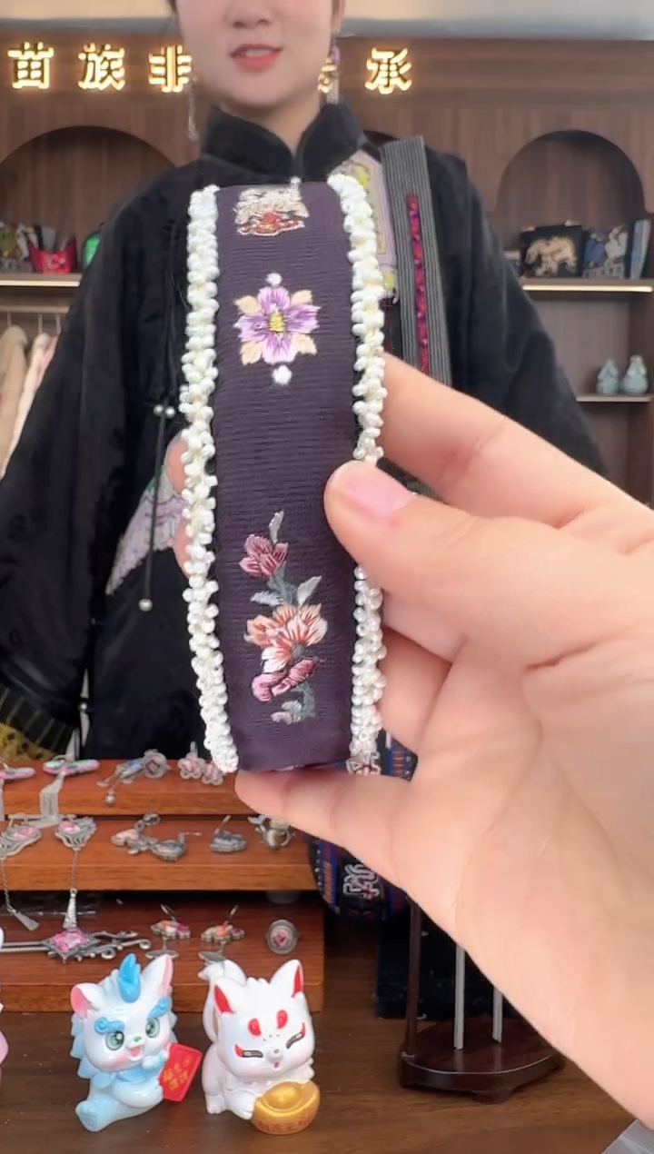 【闪购商品】织绣扶光苗绣传承L13