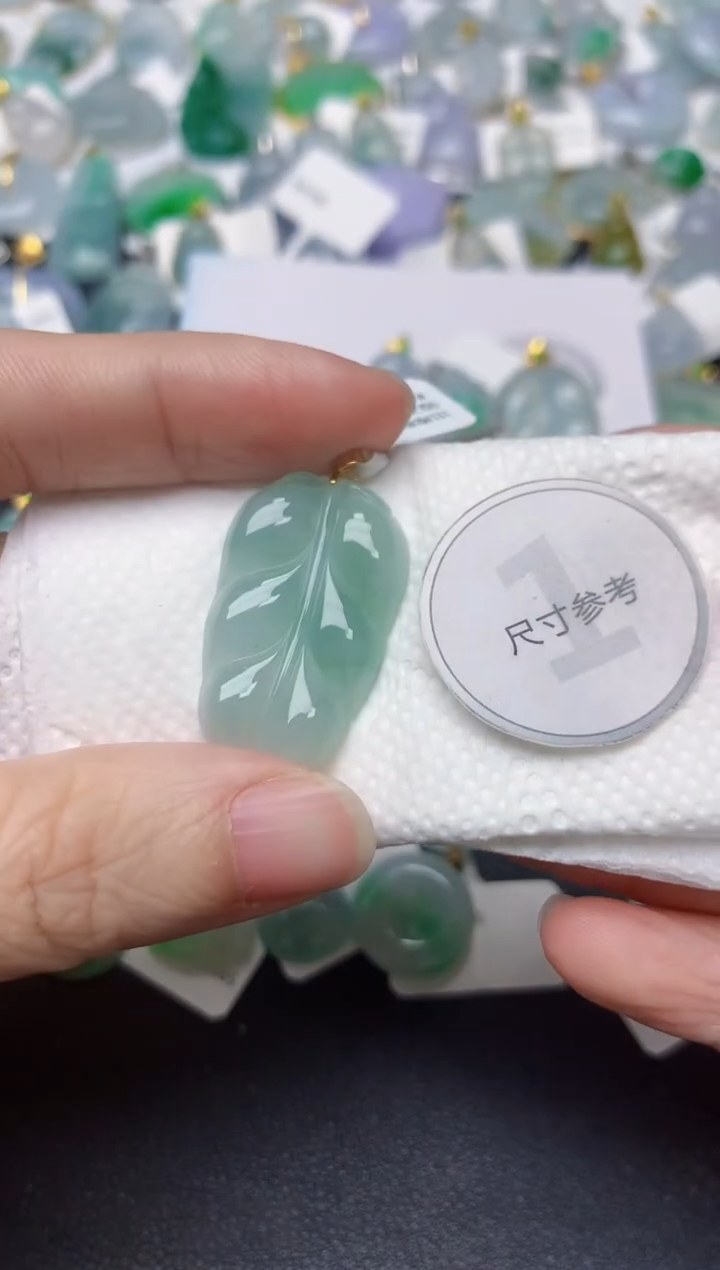 颈饰18K金镶嵌翡翠天然缅甸A货翡翠