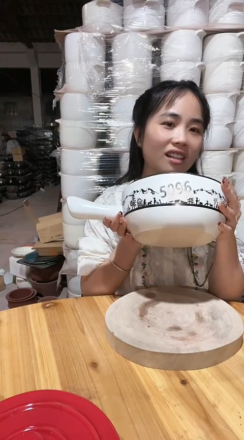 陶瑕疵白色手把锅带盖5096