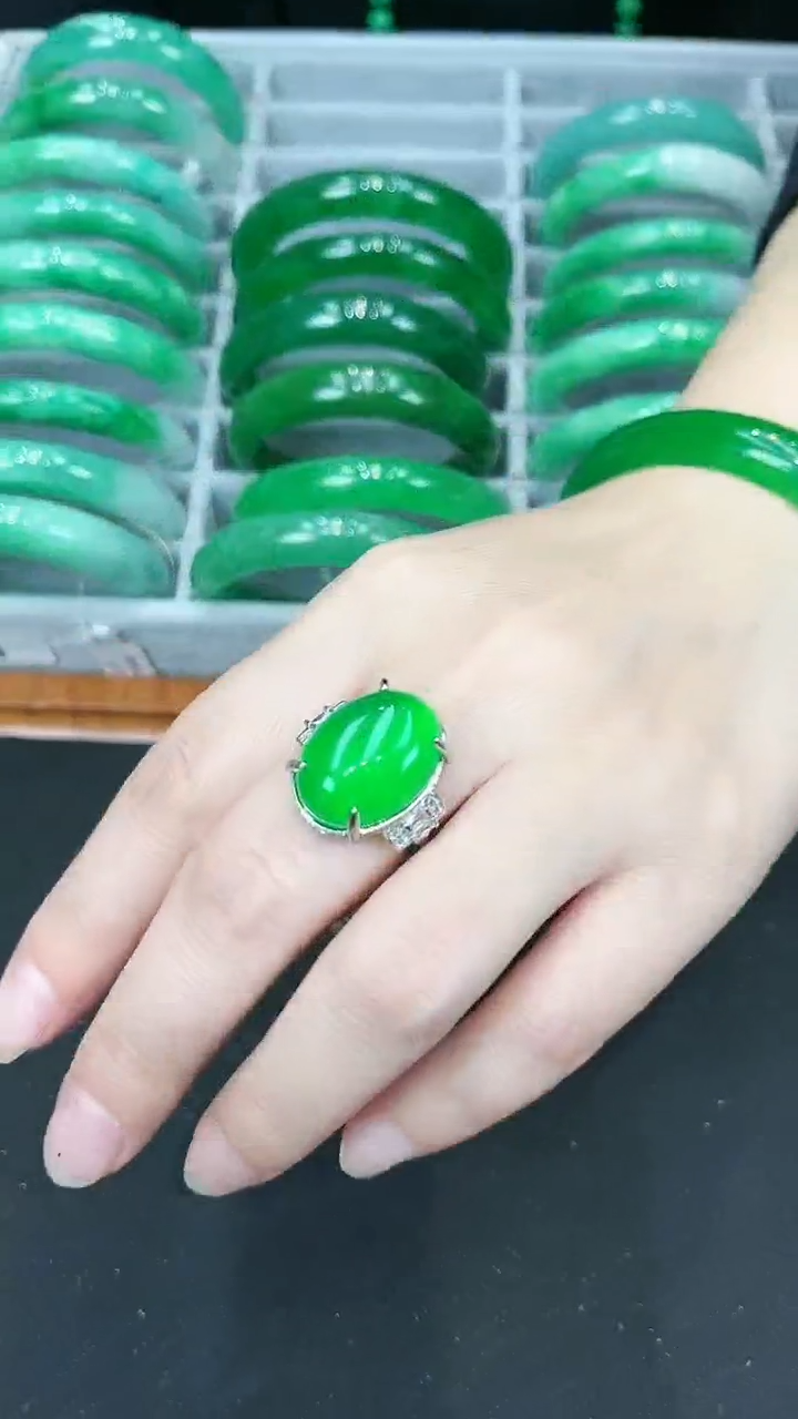 【闪购商品】砖雕s82    正阳绿鸽子蛋戒指