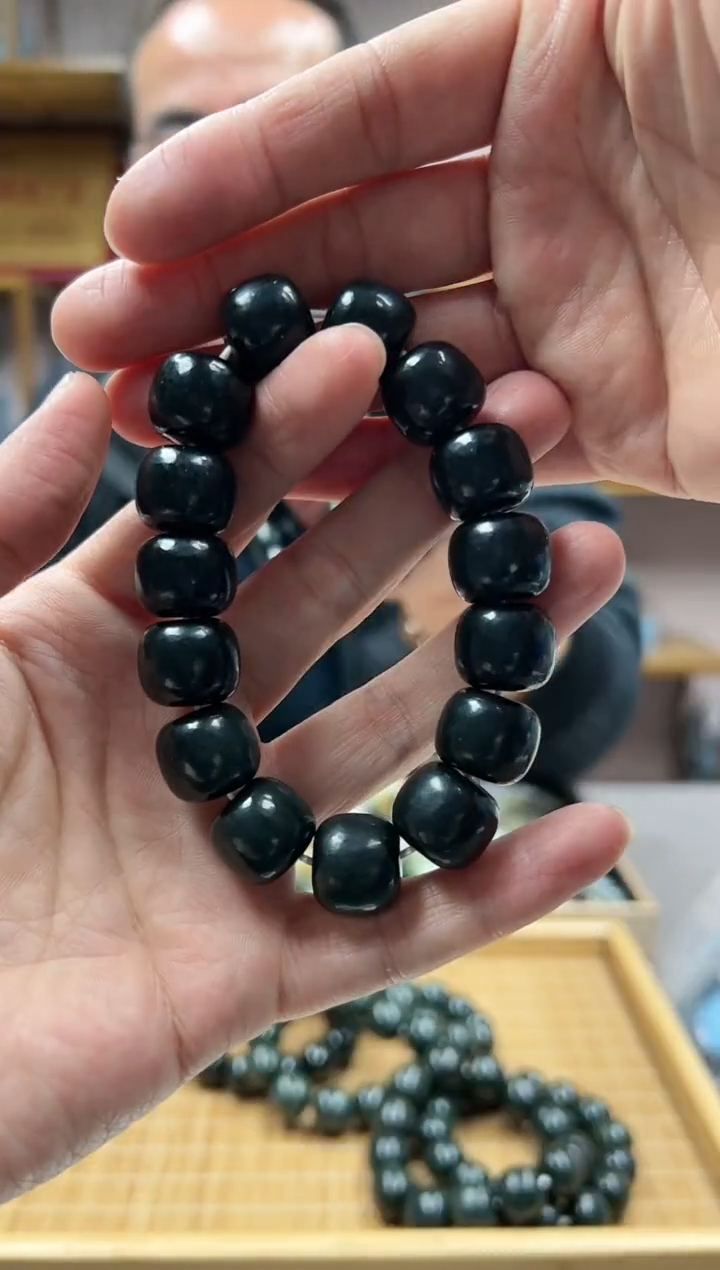 【闪购商品】和田玉手串未镶嵌16黑油青
