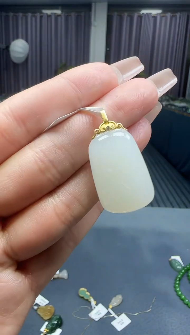 【闪购商品】和田玉挂件18K金镶嵌1