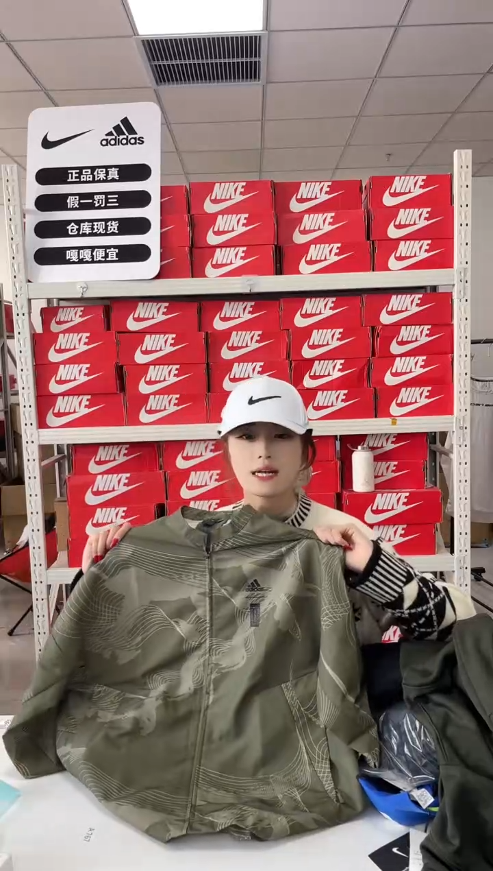 编码812闪购尺码 m  adidas/阿迪达斯卫衣卫裤以直播间过款为主