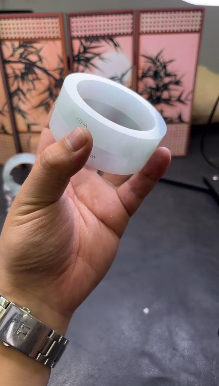 未镶嵌手镯定制翡翠多样性发货