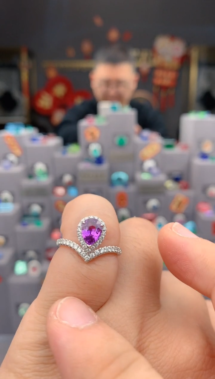 【闪购商品】蓝宝石戒指18K金镶嵌紫蓝宝戒指