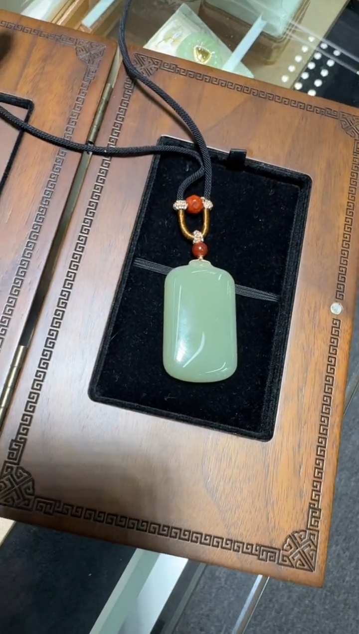 颈饰未镶嵌和田玉无事牌吊坠/配绳