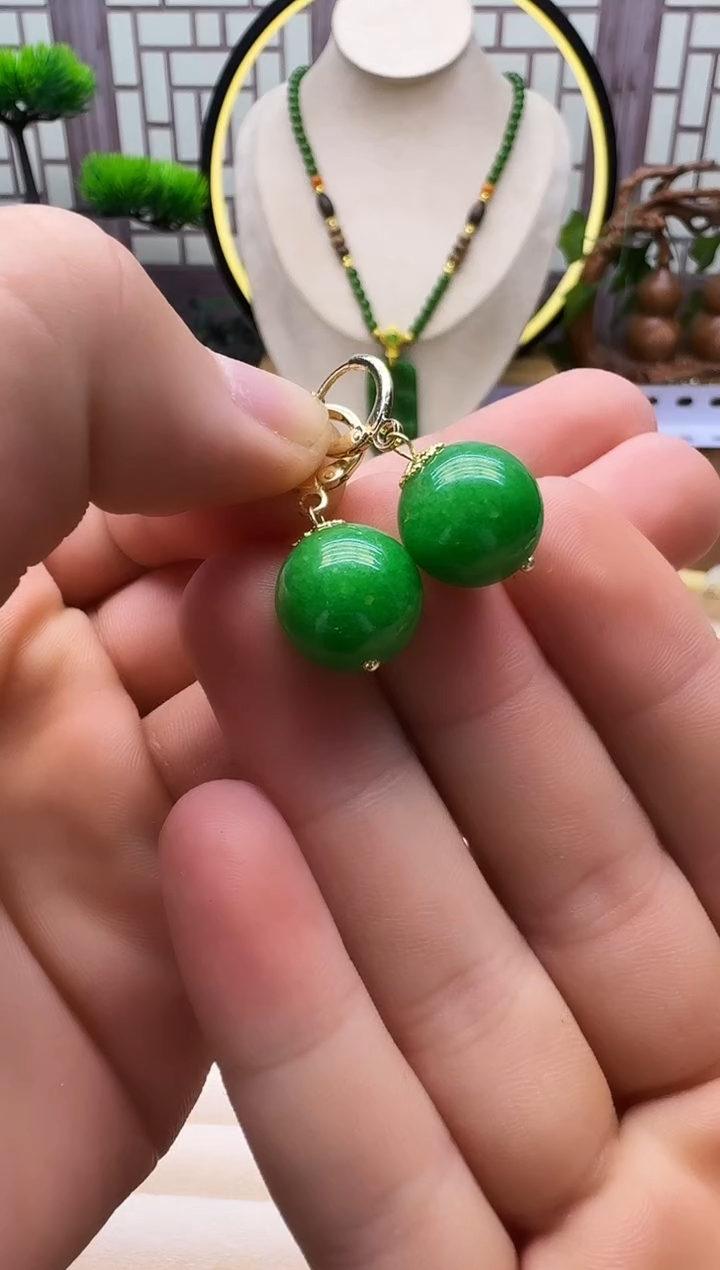 14K金镶嵌翡翠耳饰E37     
