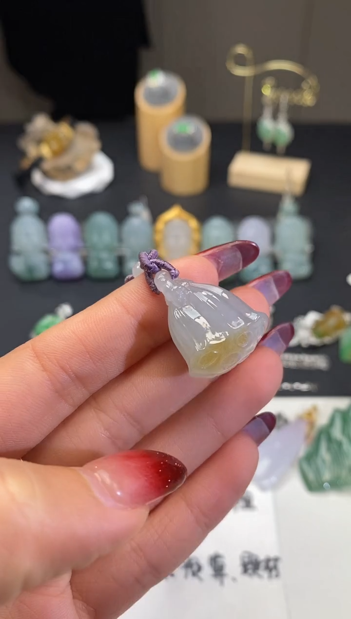 【闪购商品】翡翠吊坠(不含链)未镶嵌莲蓬