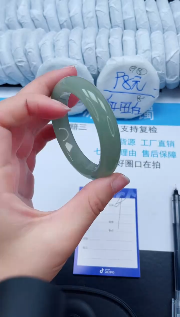 【闪购商品】石英质玉手镯未镶嵌69-54.0