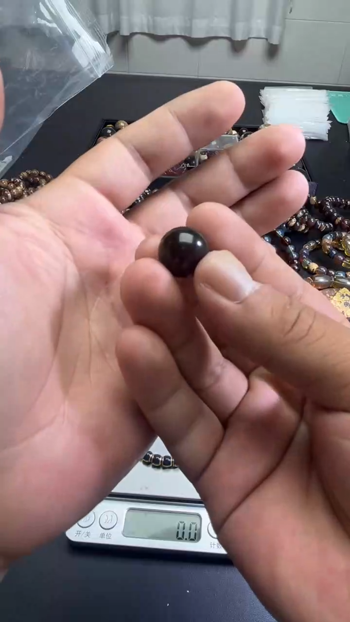 未镶嵌琥珀裸石47