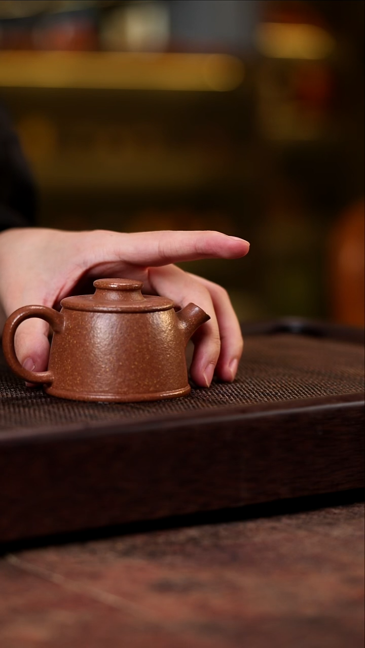 宜兴紫砂五彩段衡古