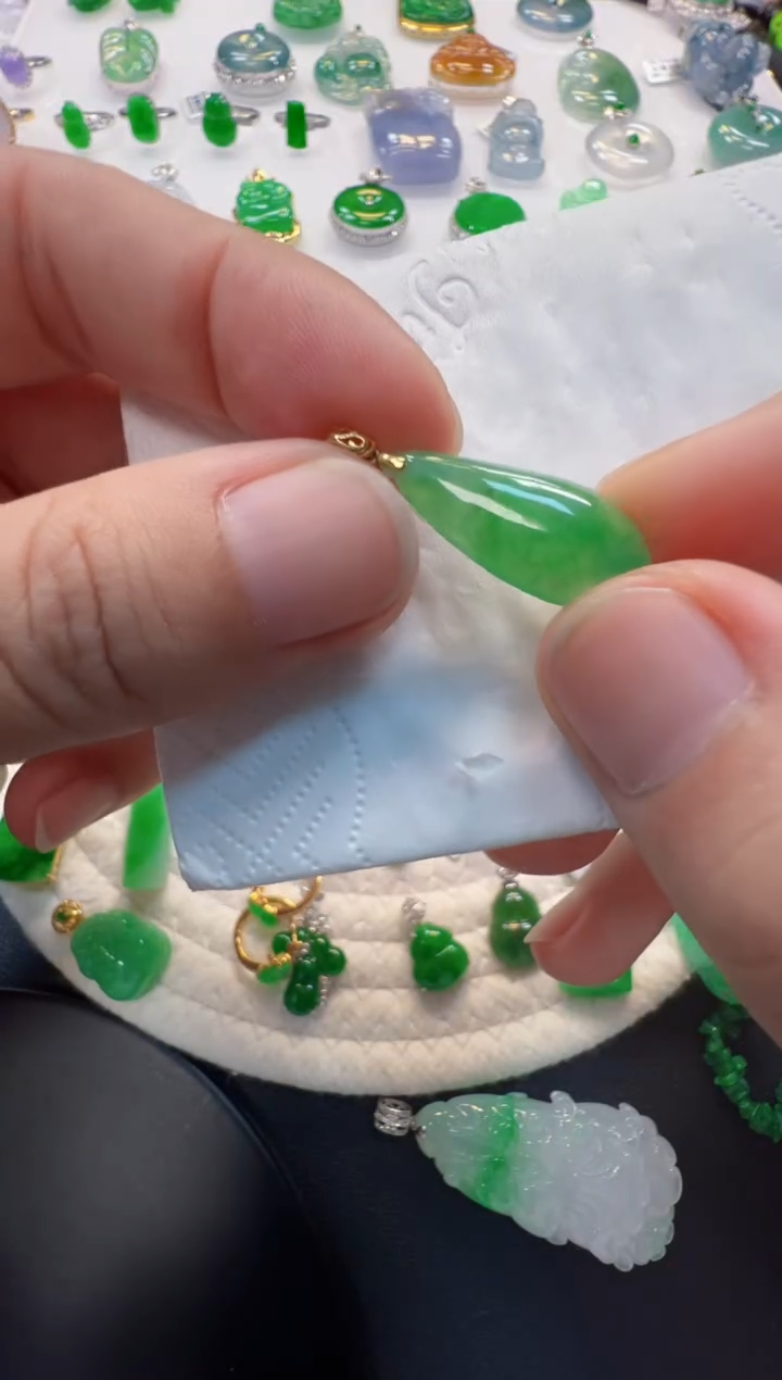 翡翠18K金镶嵌吊坠(不含链)388