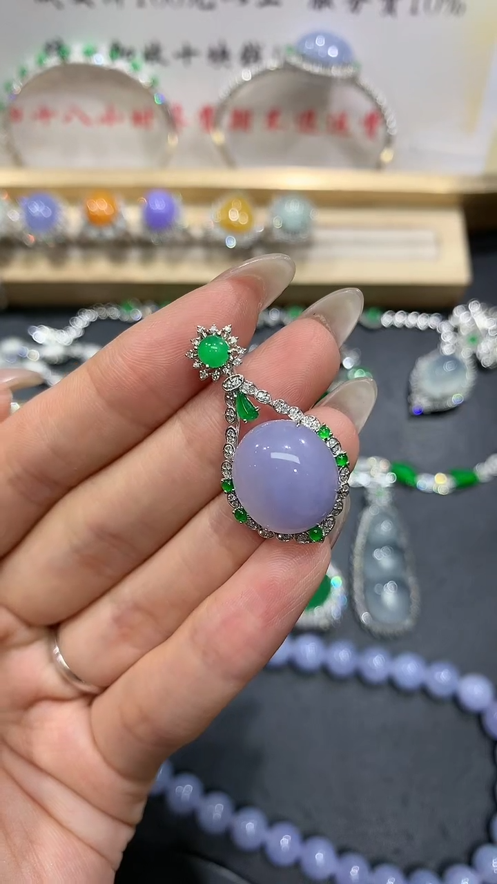 【闪购商品】翡翠吊坠(不含链)18K金镶嵌10团购