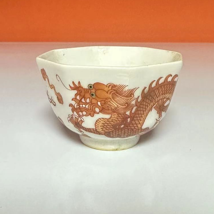 0875清同治 矾红赶珠游龙纹八棱杯