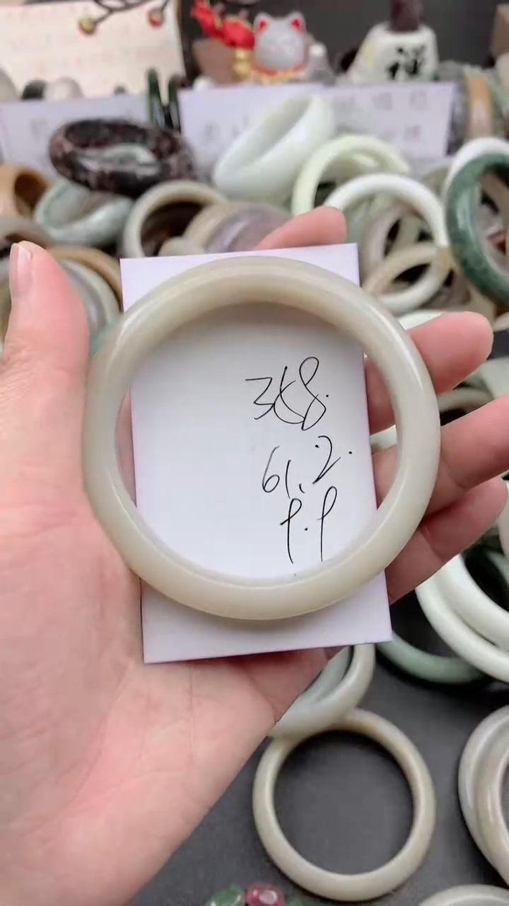 未镶嵌手镯石英质玉358