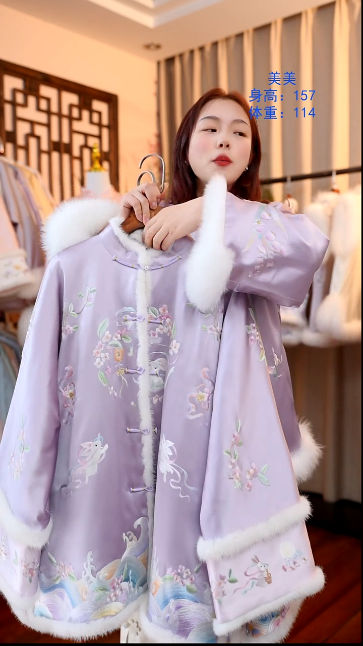 刺绣非遗服饰一物一件
