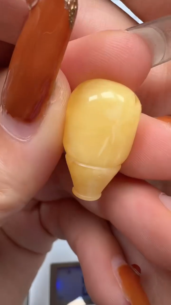 裸石琥珀未镶嵌如图