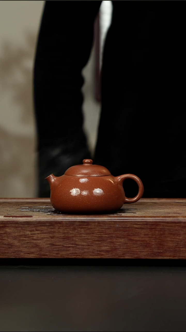 茶壶紫砂红降坡 鱼跃