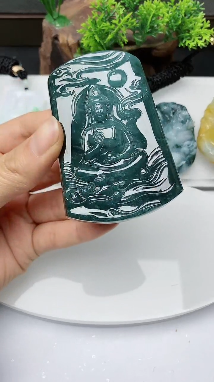 【闪购商品】翡翠颈饰未镶嵌         