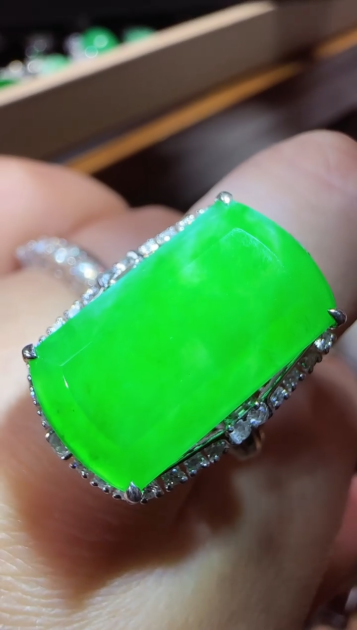 【闪购商品】翡翠戒指18K金镶嵌方糖