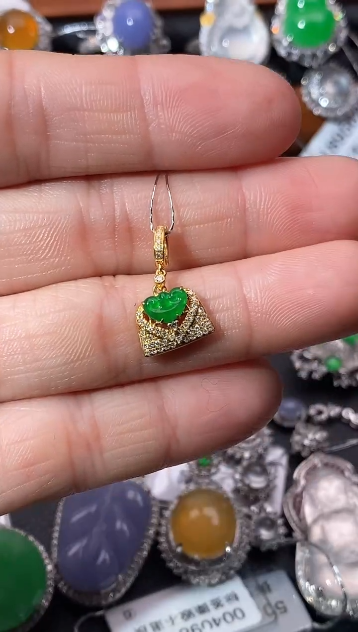 【闪购商品】翡翠颈饰18K金镶嵌吊坠