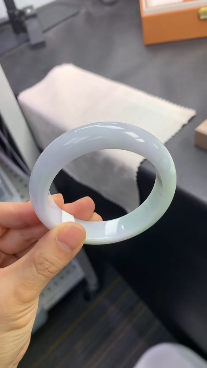 未镶嵌手镯翡翠退货需手镯吊牌标签完好