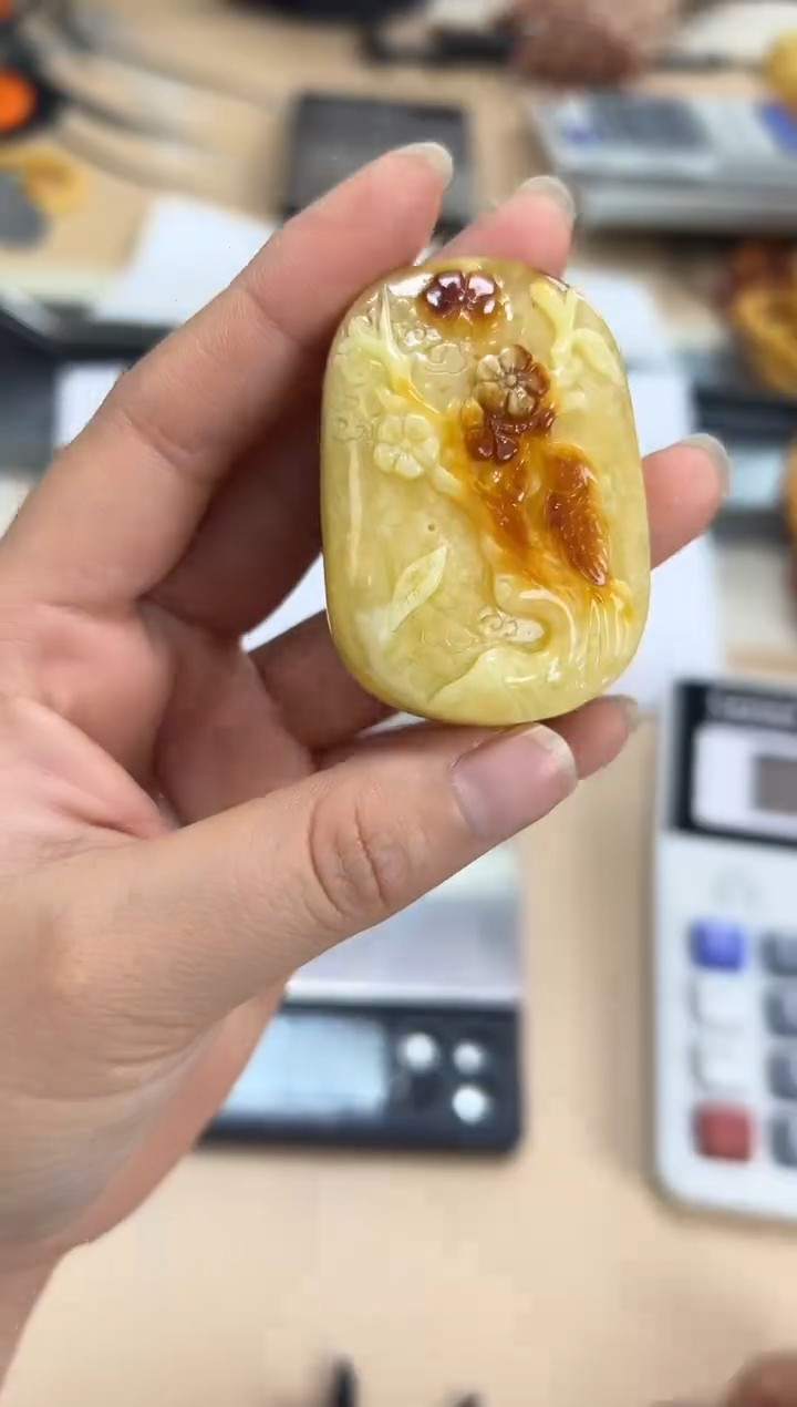 【闪购商品】琥珀裸石未镶嵌蜜蜡吊坠