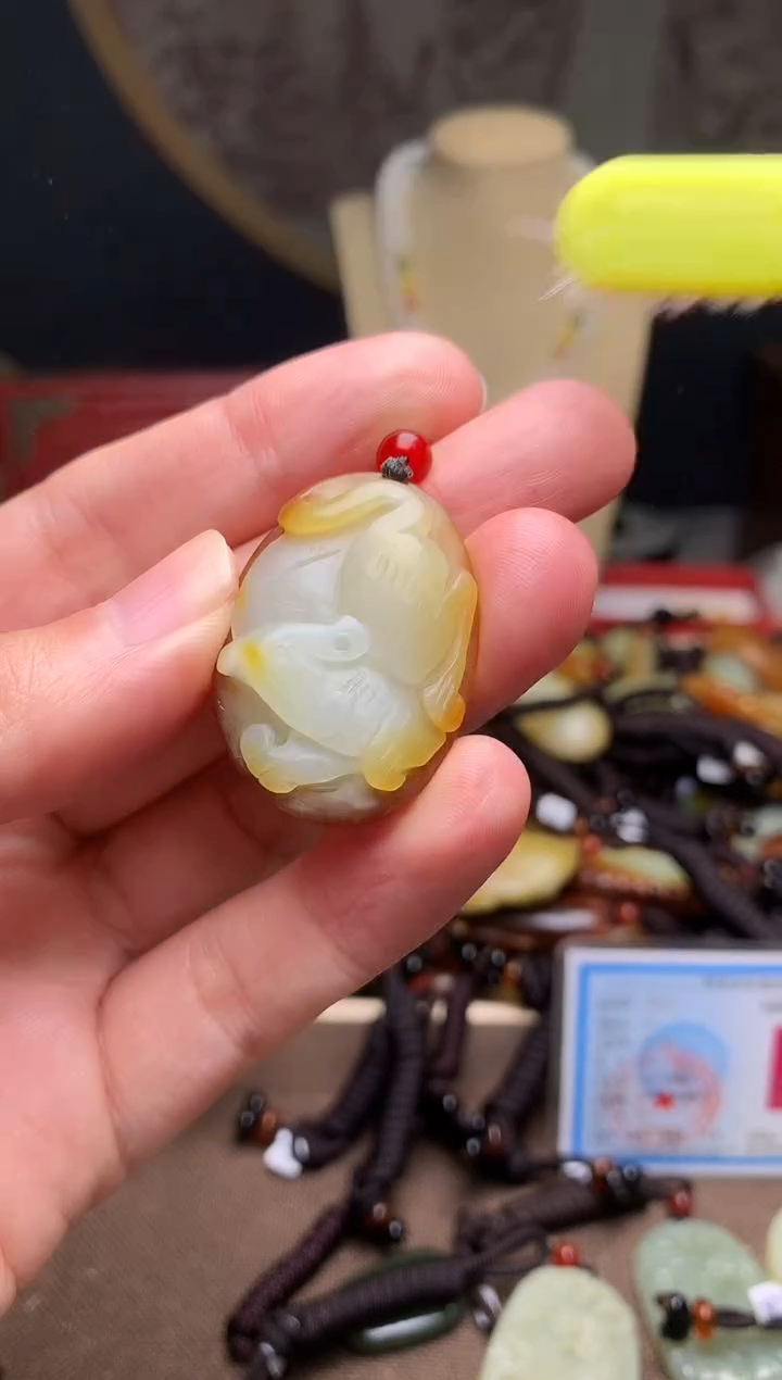 颈饰未镶嵌和田玉新疆料青海料清水和田玉吊坠