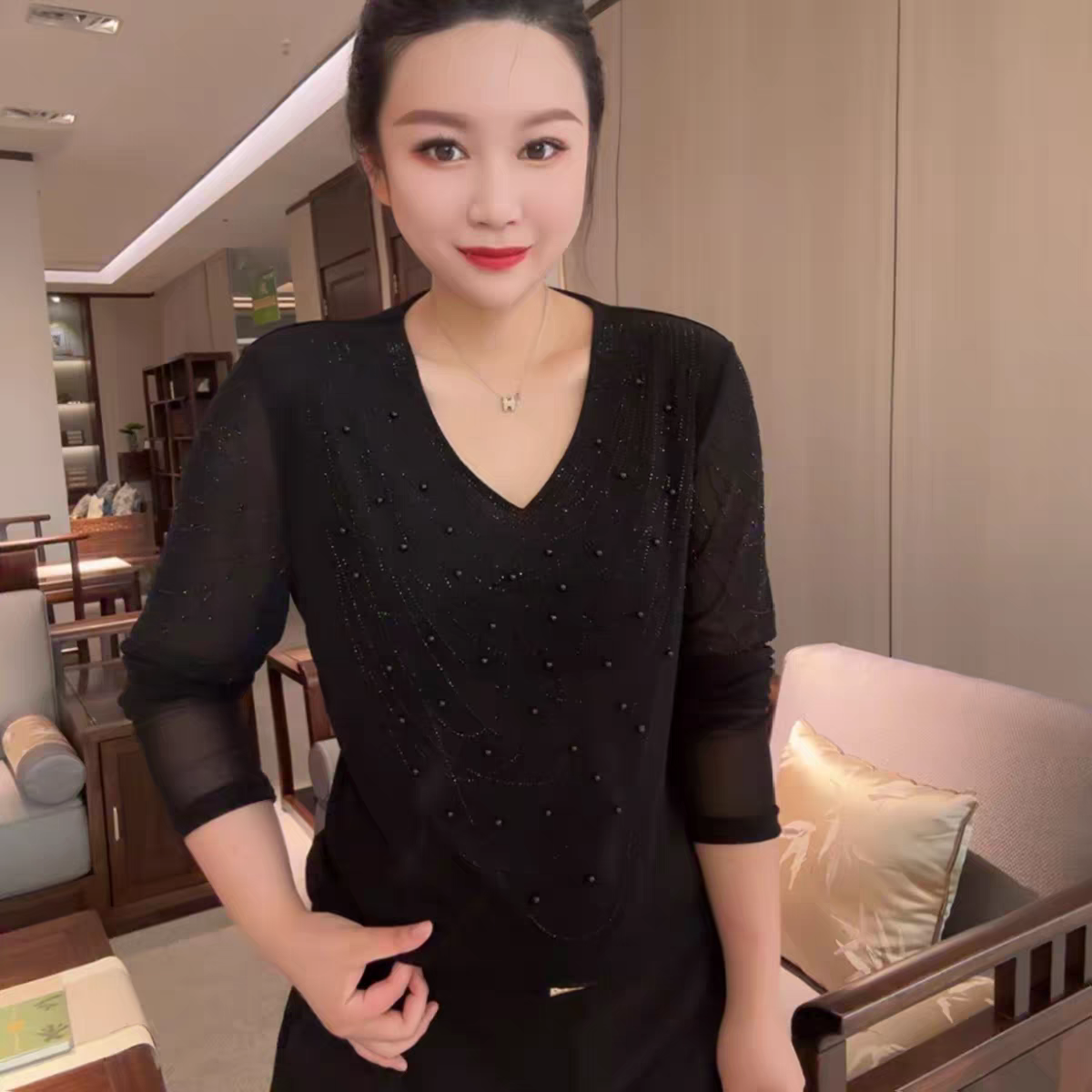 秋季不褪色T恤时尚常规长袖钉珠针织V领女士重工气质洋气