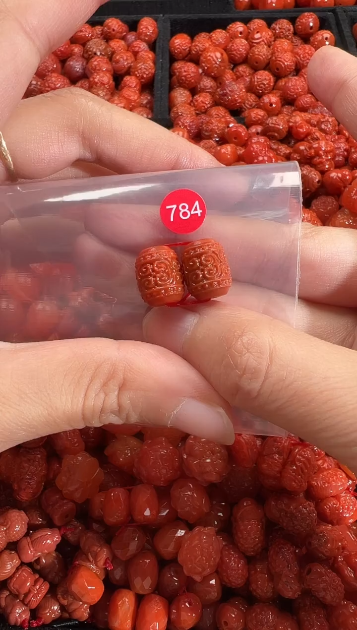 颈饰未镶嵌南红玛瑙1