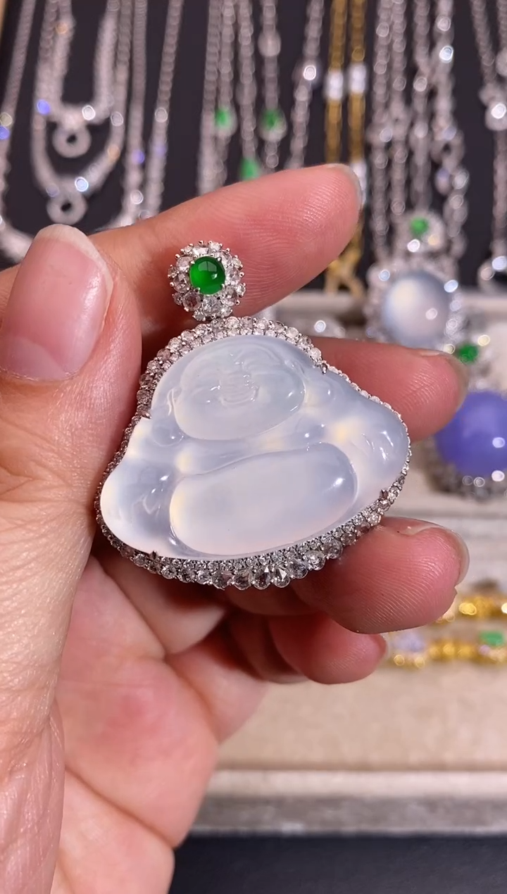 颈饰18K金镶嵌翡翠吊坠