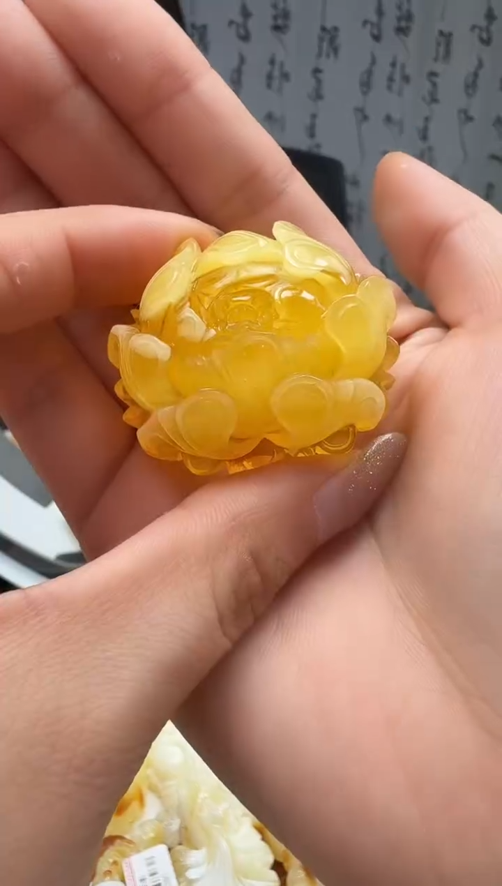 裸石琥珀未镶嵌如图