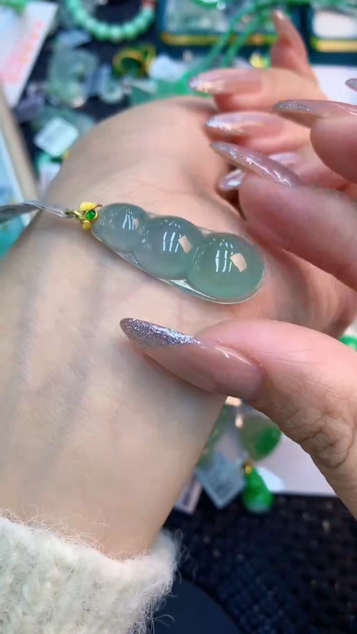 颈饰18K金镶嵌翡翠·