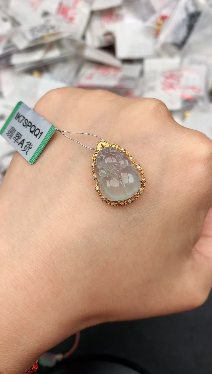 18K金镶嵌挂件翡翠余*丫—