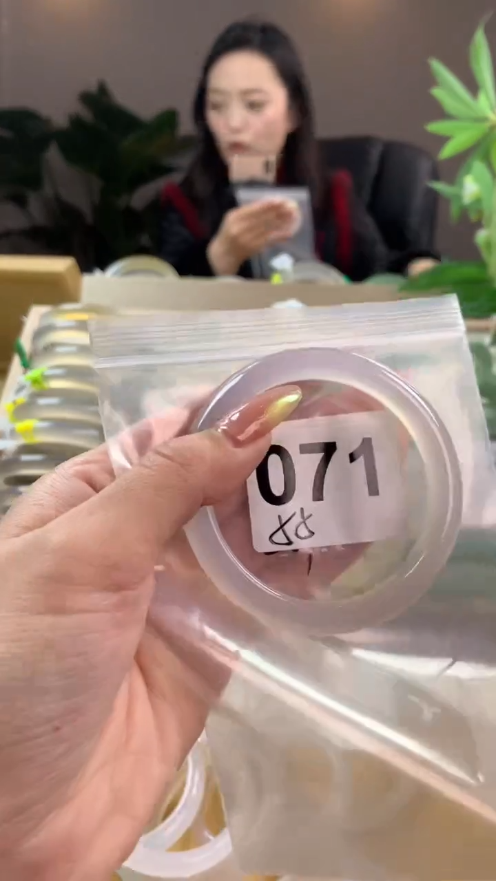 【闪购商品】玛瑙/玉髓手镯未镶嵌071