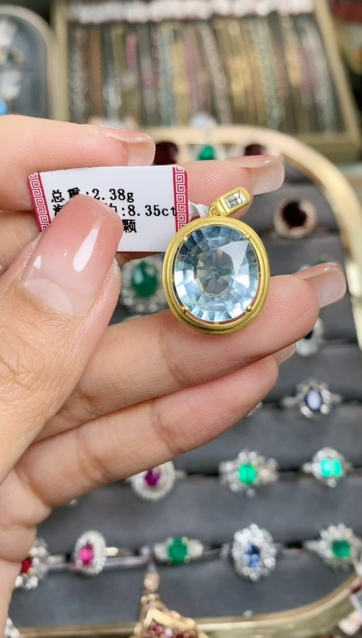 【闪购商品】海蓝宝石颈饰18K金镶嵌一个