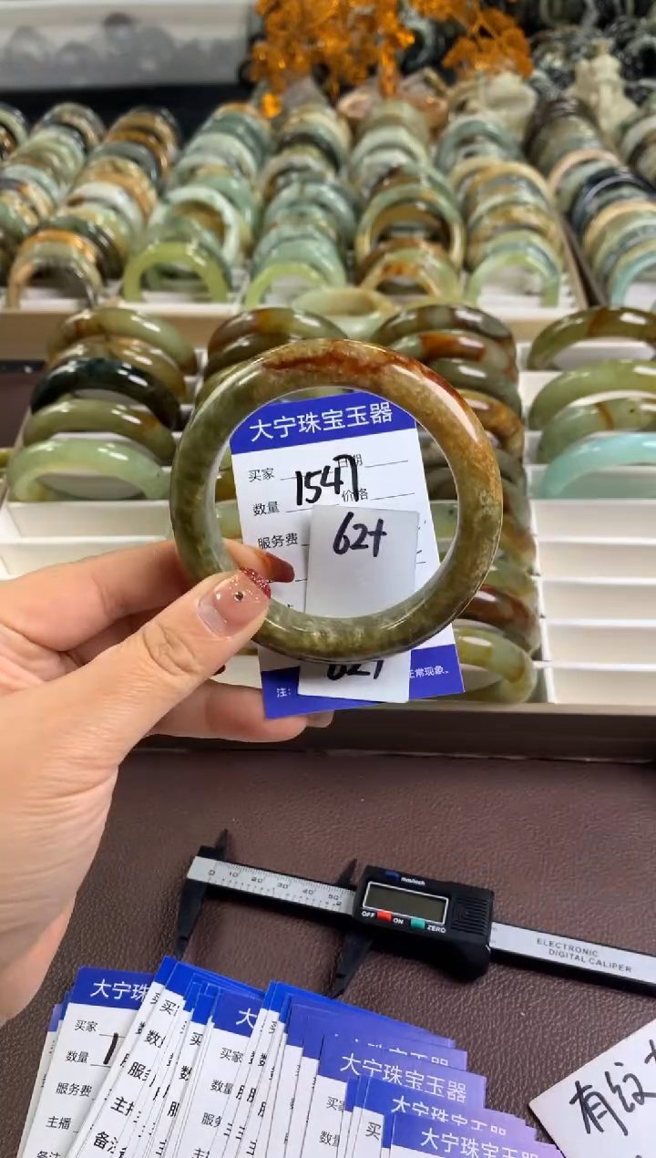 【闪购商品】蛇纹石玉手镯未镶嵌1547