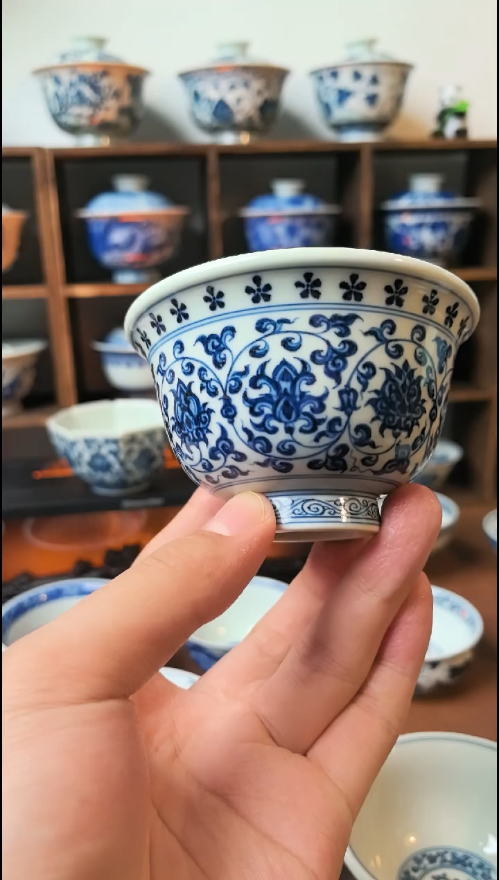 仿明永乐青花缠枝莲大压手杯100cc