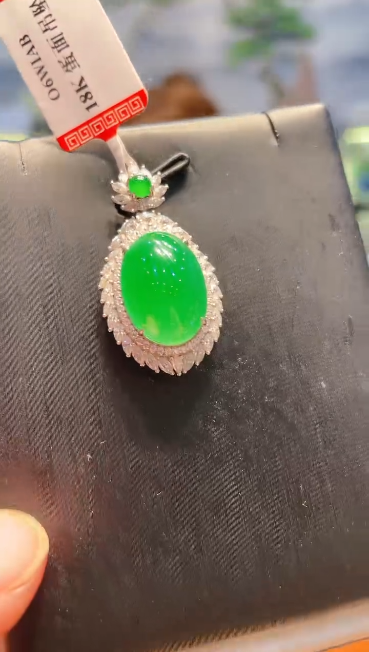 翡翠18K金镶嵌颈饰翡翠78