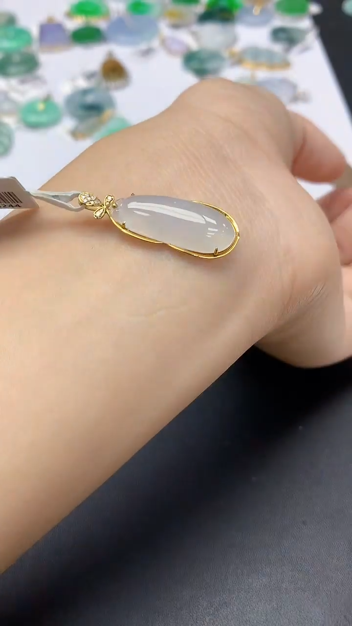 翡翠18K金镶嵌颈饰天然缅甸a货翡翠