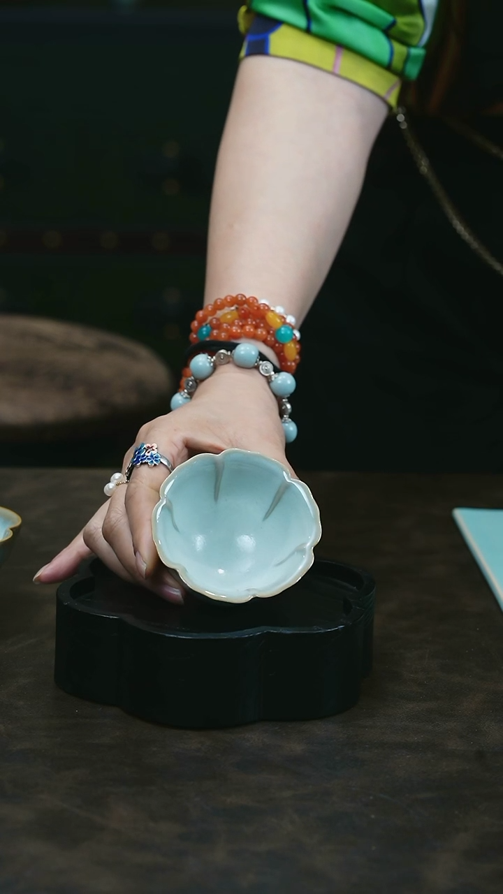 【闪购商品】W宝丰宋官窑原产地仿古釉汝瓷月白花口杯